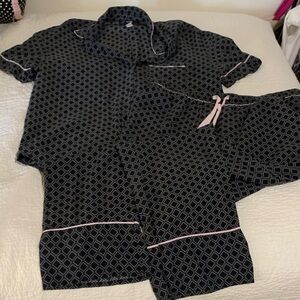 stars above Black Geometric Pajama Set with Pink Trim